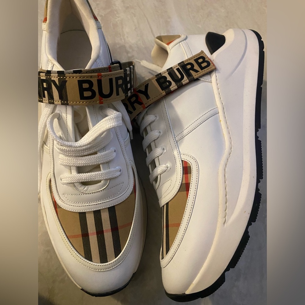Burberry Ronnie Sneakers / Brand new